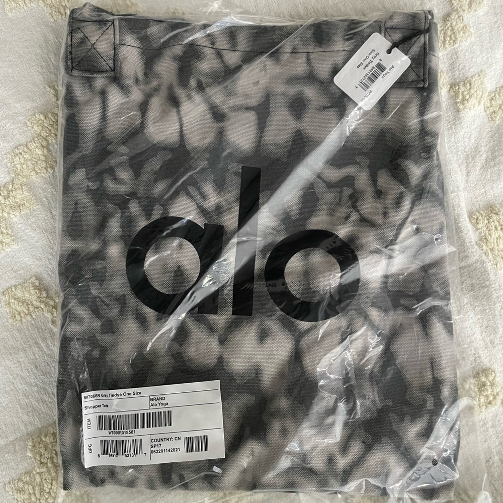 ALO Yoga tote bag